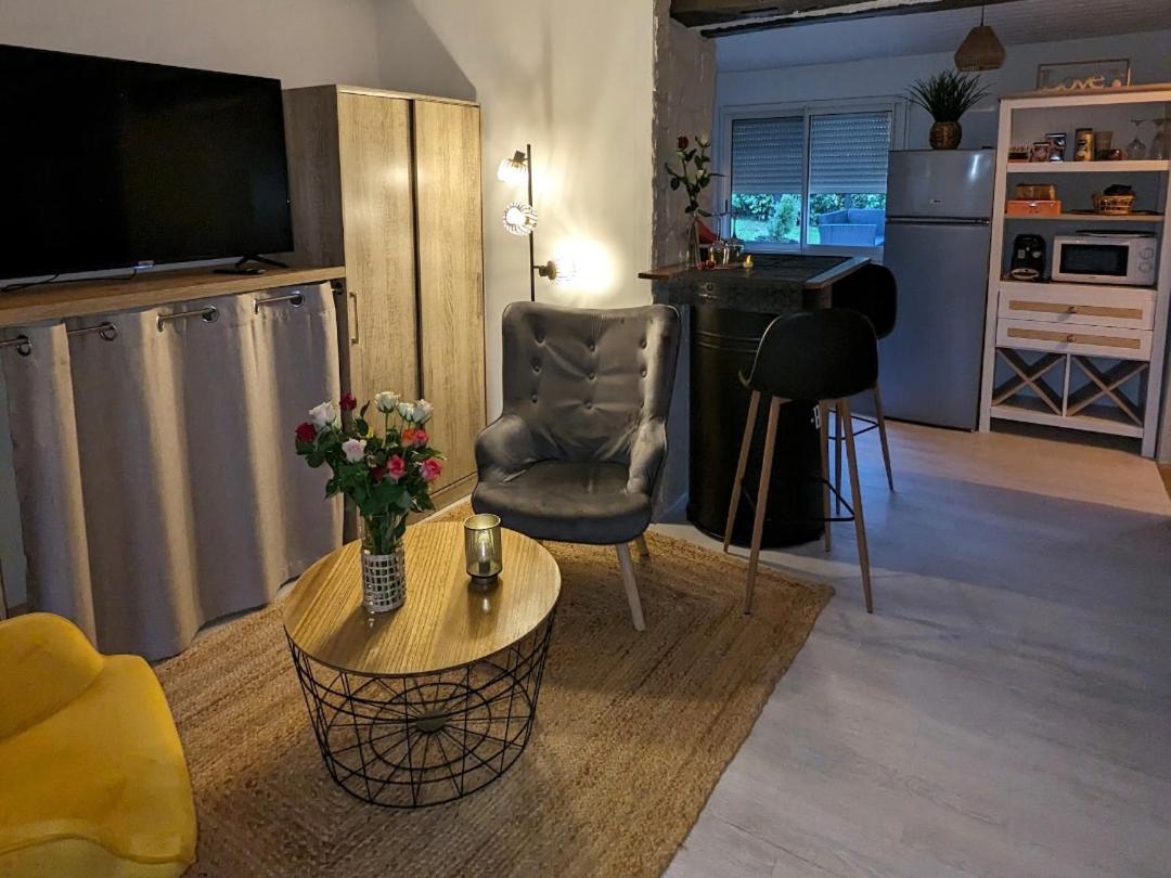 Love Room Avec Spa Nerac Exterior photo